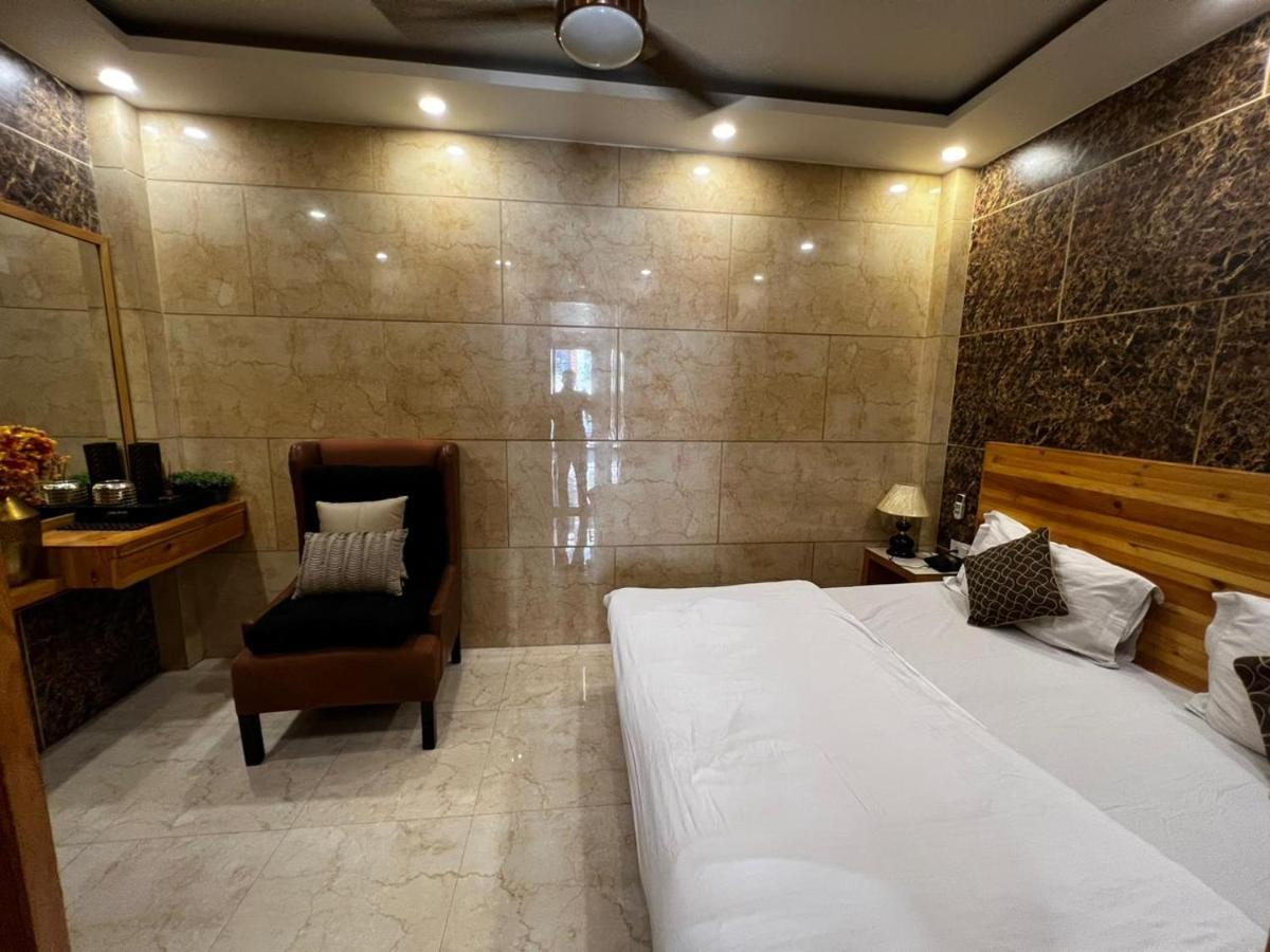 Divine Studios Rajouri Garden Nova Deli Exterior foto